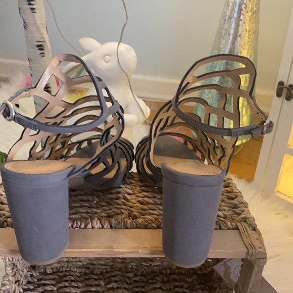 Brash straps block, Heels sandal - Picture 8 of 11